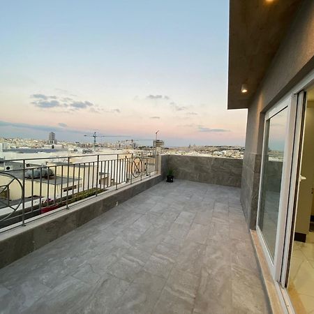 Terrace View-Stylish Two Bedrooms Fully Ac-Wifi Penthouse Msida Bagian luar foto