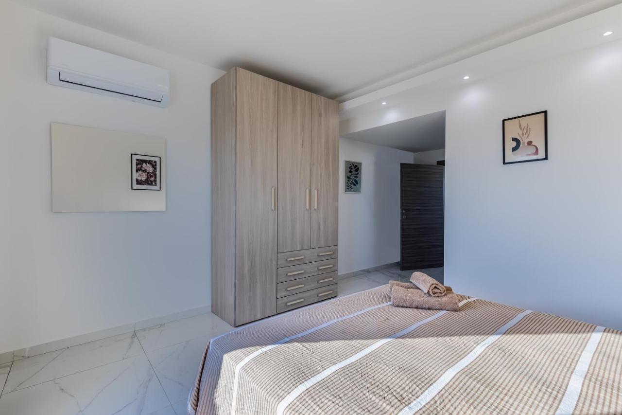 Terrace View-Stylish Two Bedrooms Fully Ac-Wifi Penthouse Msida Bagian luar foto