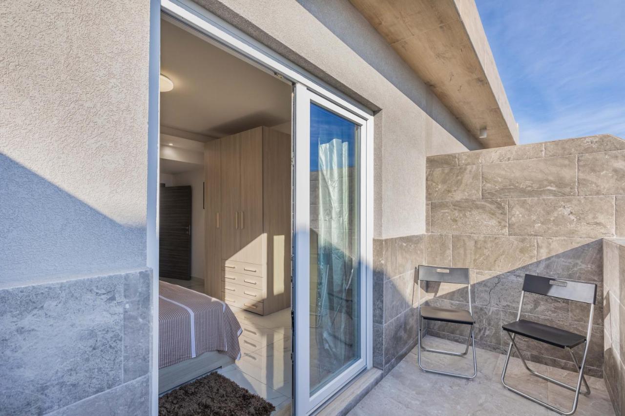 Terrace View-Stylish Two Bedrooms Fully Ac-Wifi Penthouse Msida Bagian luar foto