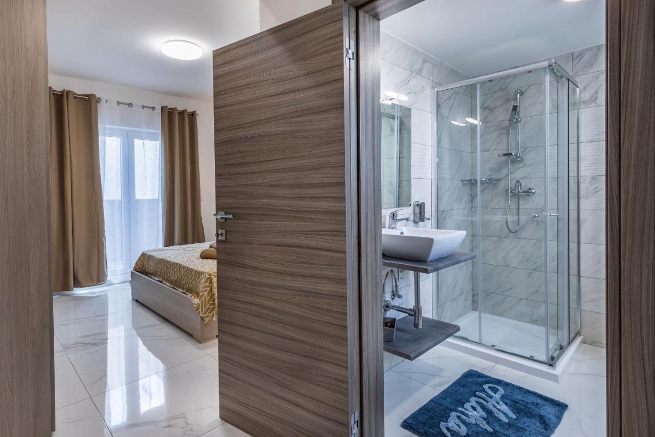 Terrace View-Stylish Two Bedrooms Fully Ac-Wifi Penthouse Msida Bagian luar foto