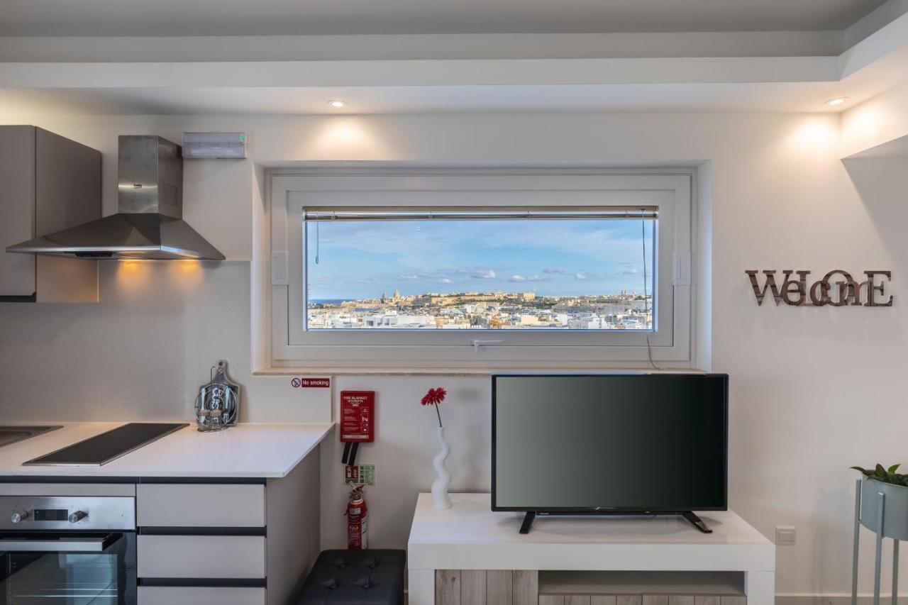 Terrace View-Stylish Two Bedrooms Fully Ac-Wifi Penthouse Msida Bagian luar foto